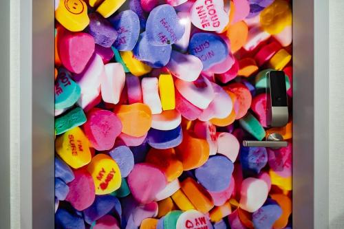 a bunch of valentines hearts are in a wall at STEP by STEP - Vacation STAY 25757v in Kanayama