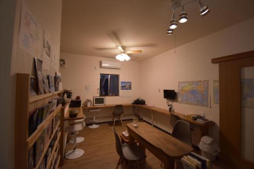 an office with a desk and a table with chairs at Guest House Fukuchan - Vacation STAY 83847v in Kaiyo