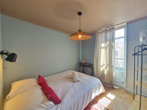 Postel nebo postele na pokoji v ubytování Le Sancy #Hypercentre