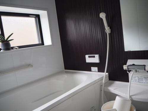 a bathroom with a toilet and a window at camebiori - Vacation STAY 52797v in Onomichi