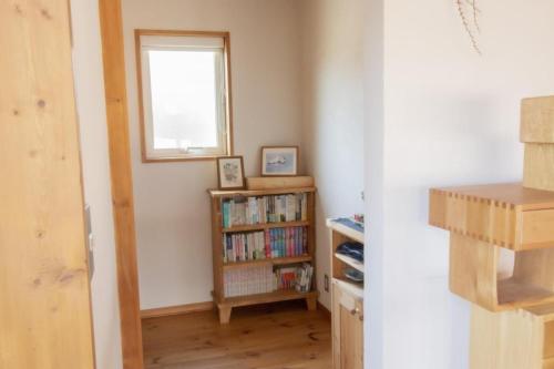 a room with a book shelf with books at Sanso Harunoki staff-resident type - Vacation STAY 11615 in Furano