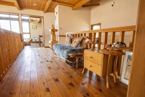 a living room with a couch and a wooden floor at Sanso Harunoki staff-resident type - Vacation STAY 11615 in Furano