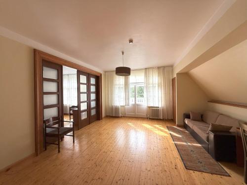 an empty living room with a couch and a window at Atpūtas komplekss "Ratnieki" in Ratnieki