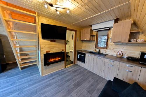 Dapur atau dapur kecil di A-frame Frumusica