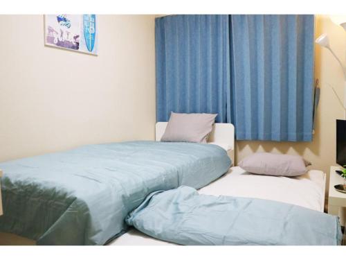 deux lits côte à côte dans une pièce dans l'établissement OHANA TOKYO HOUSE - Vacation STAY 73207v, à Tokyo