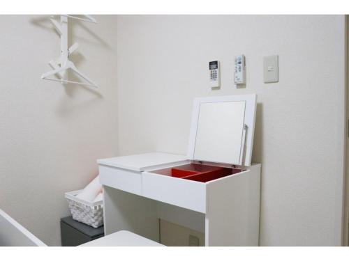 a white vanity with a mirror in a room at OHANA TOKYO HOUSE - Vacation STAY 73654v in Tokyo