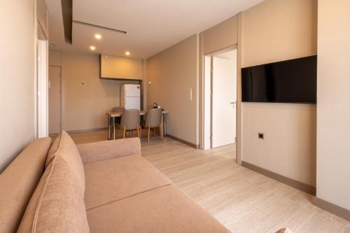 Prive Side Suite & Spa hotelにあるテレビまたはエンターテインメントセンター
