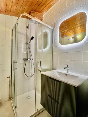a bathroom with a shower and a sink at Les Pounchus D N02 - 3P8 in La Foux d'Allos