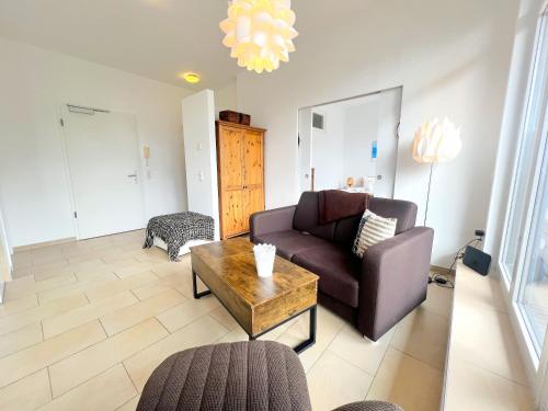 a living room with a couch and a coffee table at Ferienwohnung Meerblick in Juliusruh