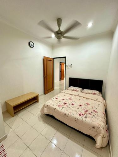 Ένα ή περισσότερα κρεβάτια σε δωμάτιο στο Seraya Sweet Home