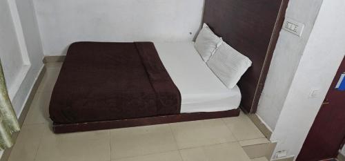 a small bed in a small room at The Green Regency Annexe in Munnar
