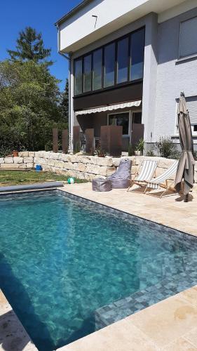 a swimming pool in front of a house at glüxnest in Bernstadt