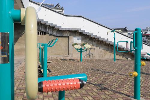 Herní místnost nebo prostor pro děti v ubytování Huazhushe Jirongshan Pavilion Cultural Theme B&B济容山馆文化主题民宿黄山歙县徽州古城店 免费接歙县北站