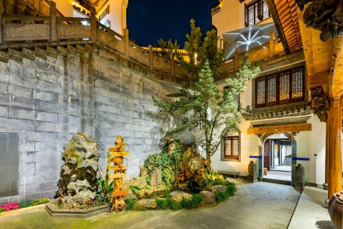 Zahrada ubytování Huazhushe Jirongshan Pavilion Cultural Theme B&B济容山馆文化主题民宿黄山歙县徽州古城店 免费接歙县北站