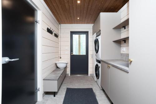 a small bathroom with a toilet and a door at Stay North - Skadi Lodge in Ylläs
