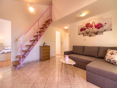 Posezení v ubytování Villa in Peroj with Pool near Beach