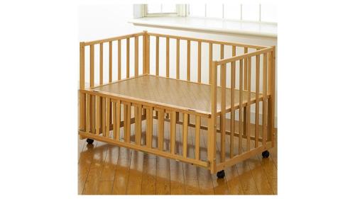 a wooden cage with a glass top on a wooden floor at El Sol Town OKINAWA - Vacation STAY 12495 in Chatan