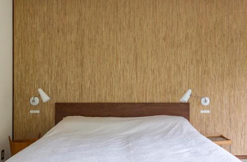 a bed with two lights on top of it at HOTSPRING HOUSE IN KOWAKUDANI - Vacation STAY 14262v in Ashinoyu