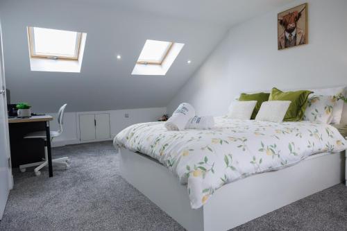 Gallery image of 45GR Dreams Unlimited Contractor Home in Harrow in Harrow