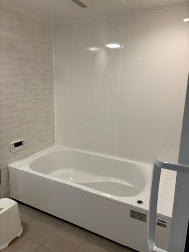 a white bath tub in a white bathroom at base sanablend - Vacation STAY 37429v in Kyotango