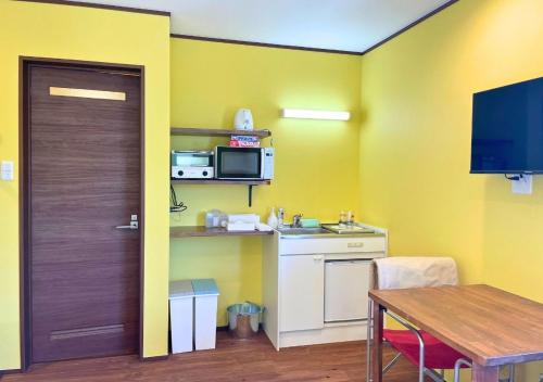 a room with a kitchen with a table and a door at BLUE AMALFI - Vacation STAY 91483v in Ōbe