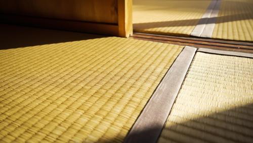 a close up of a door with a metal door frame at Maison d'hôtes KIRISIMIZU - Vacation STAY 40997v in Nagano