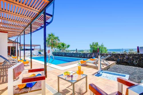 Villa Corito Cinco by Villa Plus