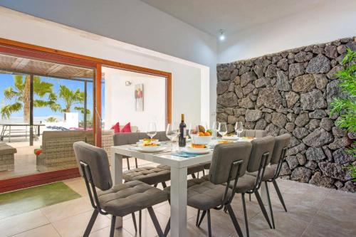 Villa Corito Cinco by Villa Plus