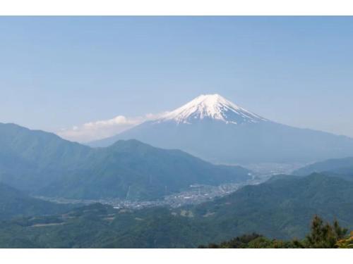 a snow capped mountain in the distance with a city at Log House Seseragi - Vacation STAY 62500v in Tsuru 