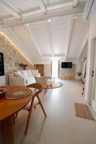 Oceanis Suites Living Parga