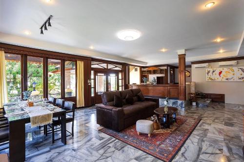 Χώρος καθιστικού στο Private Lamai Marble Villa