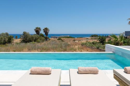Cette villa avec vue dispose d'une piscine. dans l'établissement Seadream Villa, à Lakhania
