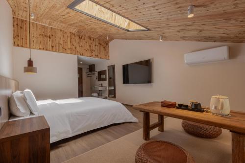 Televisyen dan/atau pusat hiburan di Jiuzhaigou Kuanxian Guesthouse