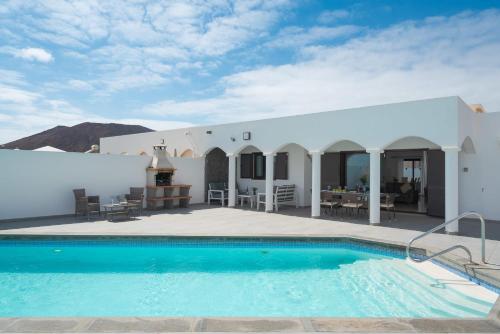 Casa Reina by Optima Villas