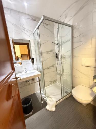 a bathroom with a shower and a toilet at Hotel Vogelweiderhof in Salzburg