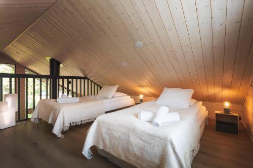 Giường trong phòng chung tại Stay North - Ilokas