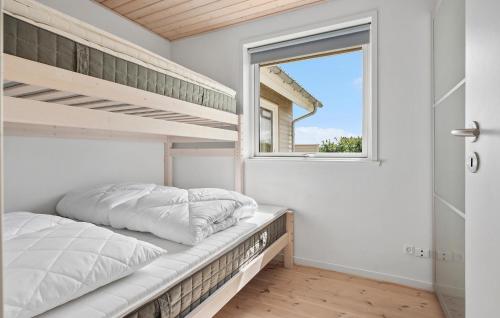 Katil atau katil-katil dalam bilik di Beautiful Home In Frederikshavn With Wifi