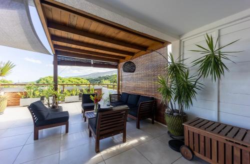 Χώρος καθιστικού στο La Terrasse, Magnifique vue Mer et montagnes, classé 4 étoiles