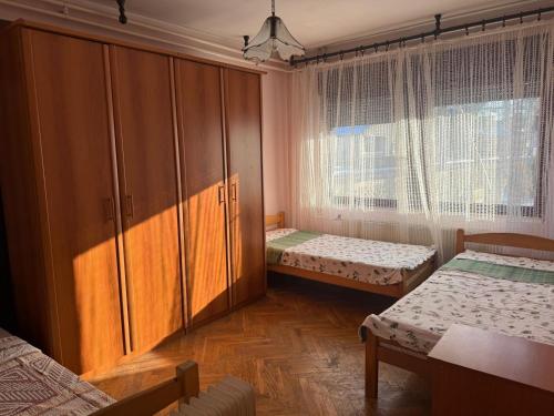 a small room with two beds and a window at Smestaj za radnike Šabac-Štitar Gačić in Štitar