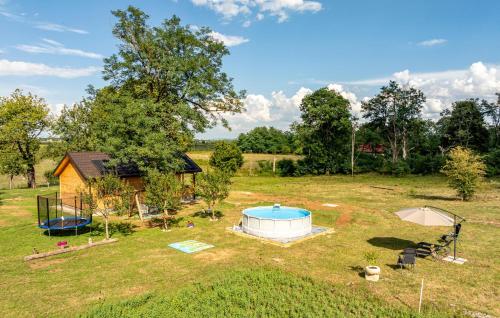 Stunning Home In Licko Petrovo Selo With Wifi