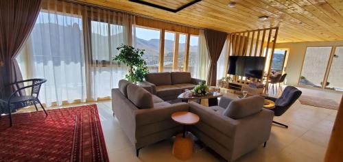 TV a/nebo společenská místnost v ubytování Wakan Farm Villas El Souda - مزرعة وكن الريفية - قرية شرمه