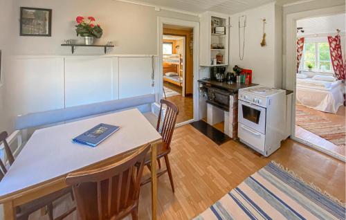 Kuchyň nebo kuchyňský kout v ubytování 1 Bedroom Lovely Home In Köpingsvik