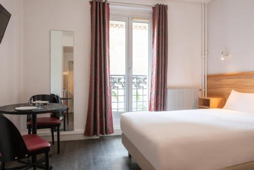 En eller flere senge i et værelse på Family Residence