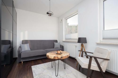 Stylowy Apartament w Warszawie Sypialnia & Parking w Garażu by Noclegi Renters