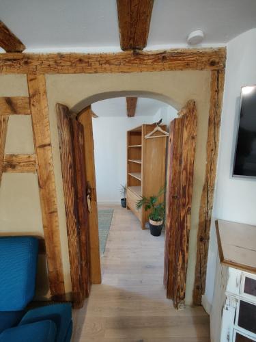 a hallway with an archway in a home with wooden beams at Haus Wiese & Lagune in Ettenheim