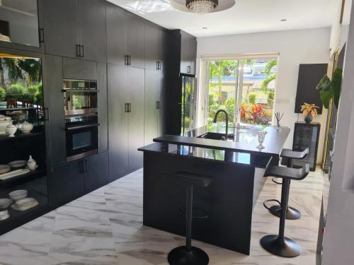 O bucătărie sau chicinetă la Pool Villa Phuket-Kathu