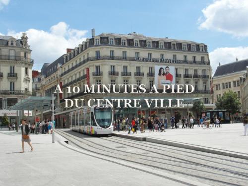 a minutes a pixel did centreville sign in a city at ibis Styles Angers Centre Gare in Angers