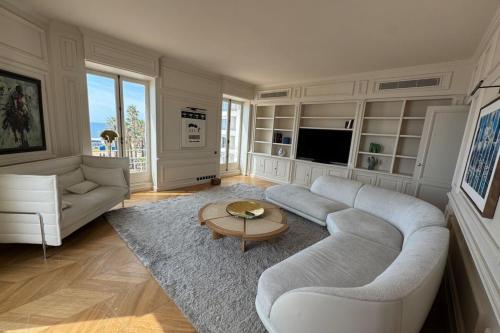 Brand-new 100 sqm apartment with breathtaking panoramic views over Cannes