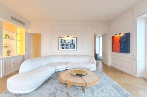 Brand-new 100 sqm apartment with breathtaking panoramic views over Cannes