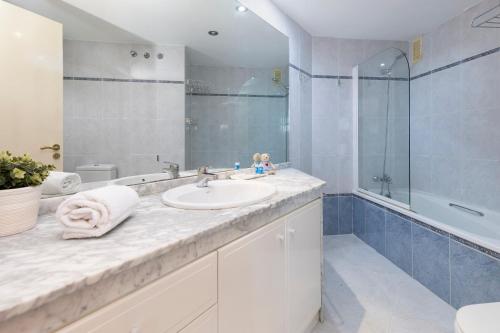 Bilik mandi di Travel Hábitat L'Umbracle